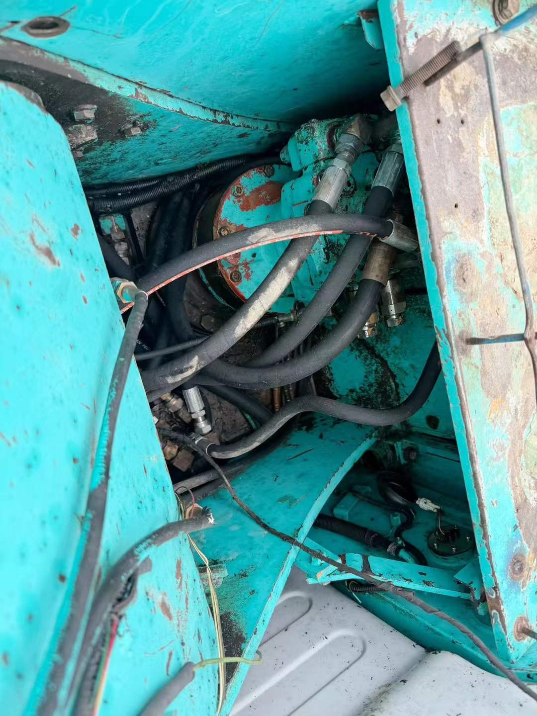 Buy Kobelco SK135 Used Excavator / 6