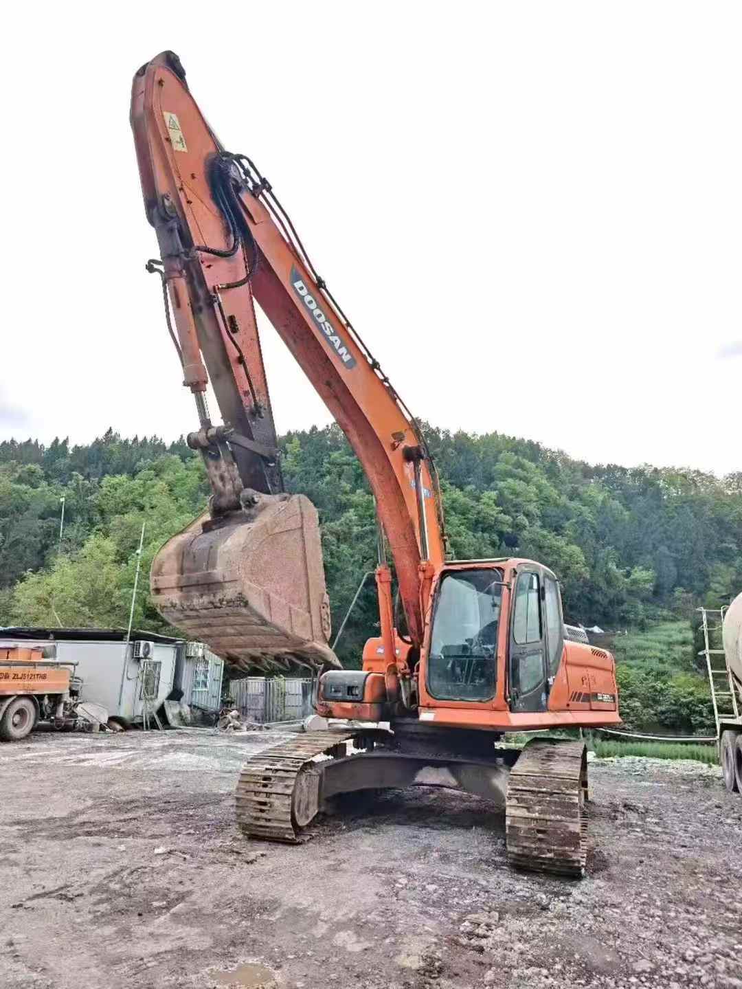 Buy Doosan DX260LC Used Excavator / 3