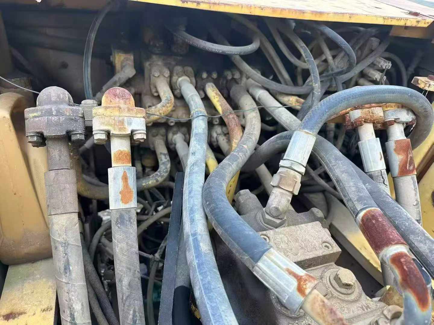 Buy Komatsu PC200-6E Used Excavator / 4