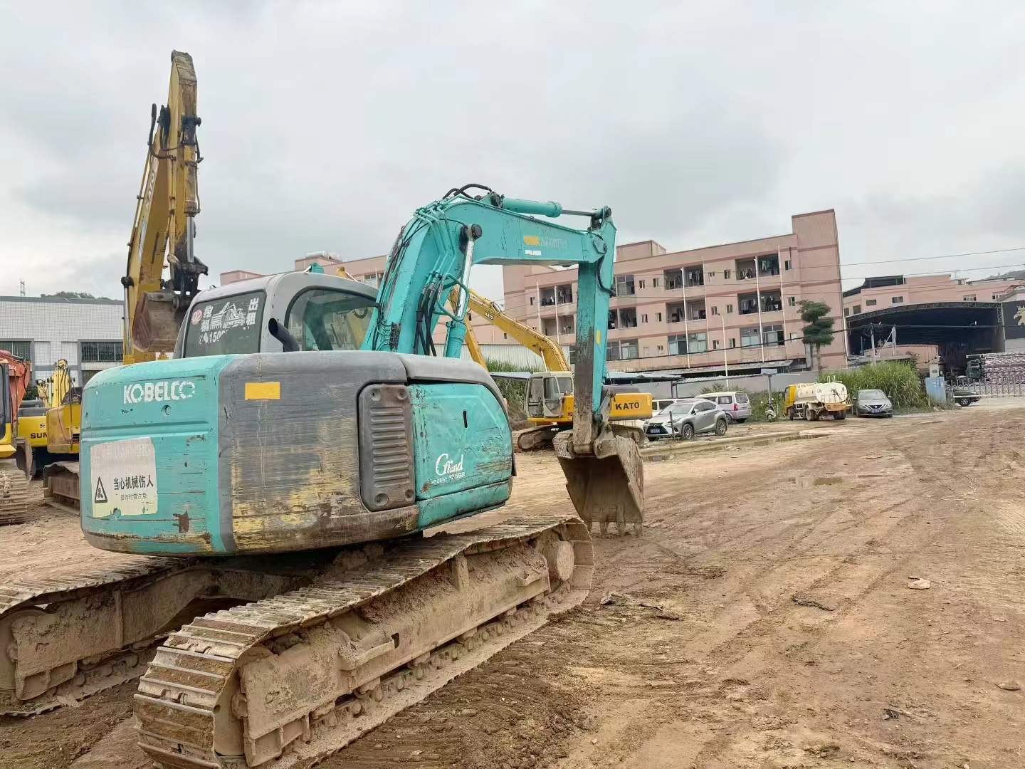 Buy Kobelco SK135 Used Excavator / 3
