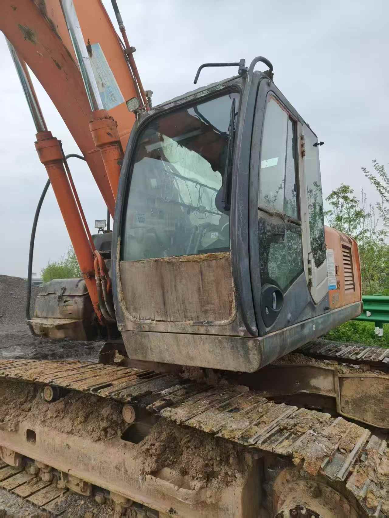 Buy Hitachi EX200-3 Used Excavator / 4
