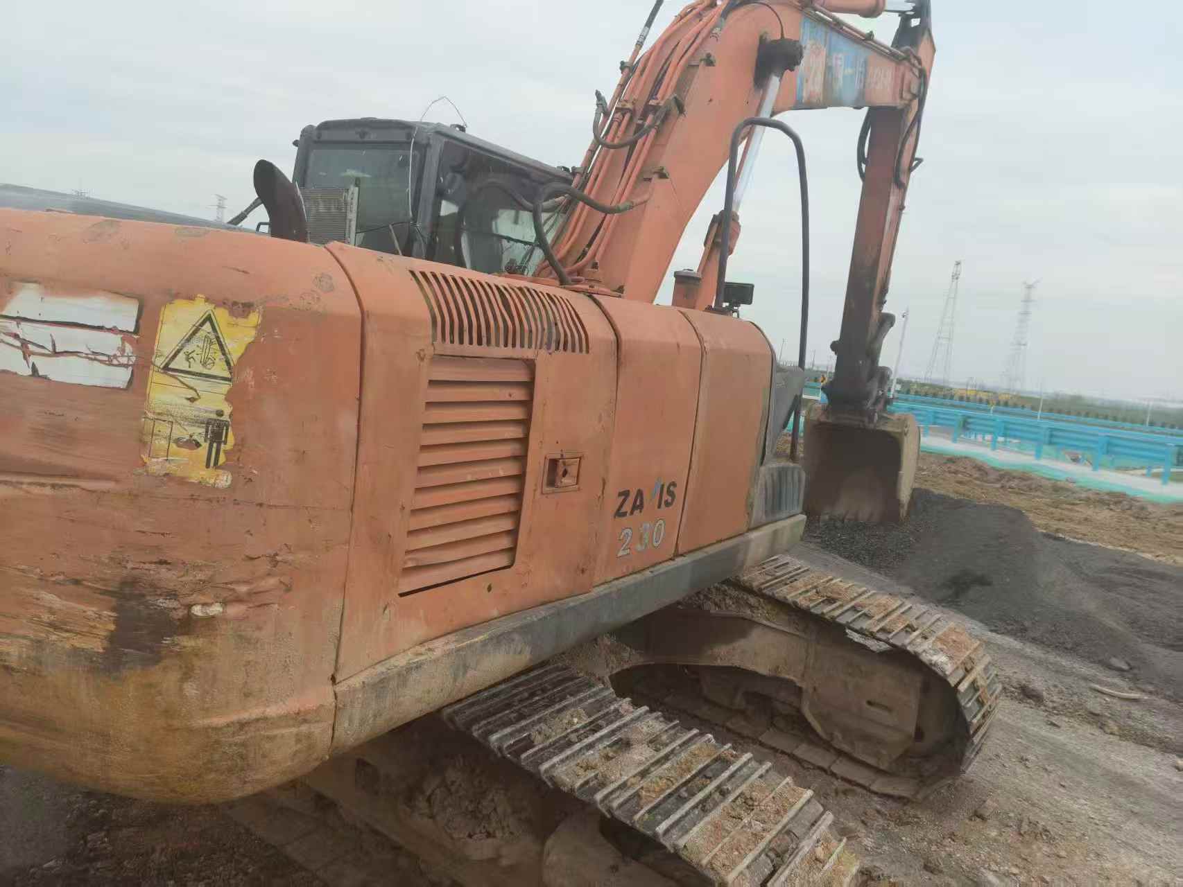 Buy Hitachi EX200-3 Used Excavator / 2