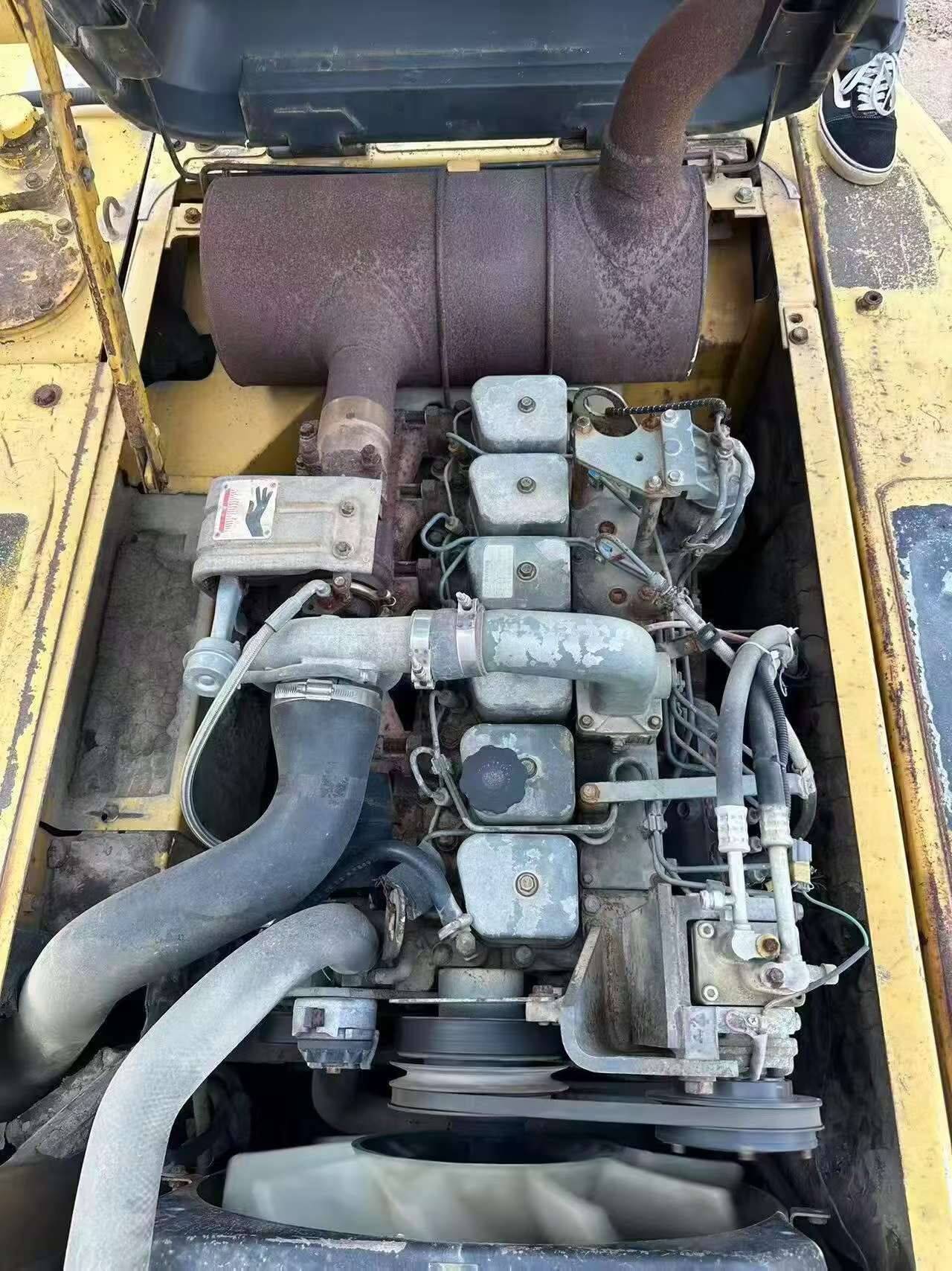 Buy Komatsu PC200-6E Used Excavator / 3