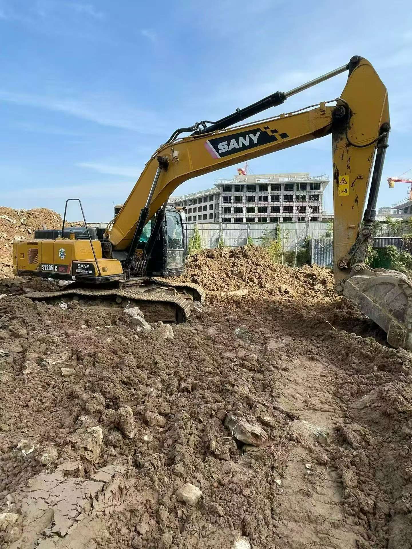 Buy Sany SY205C Used Excavator / 2