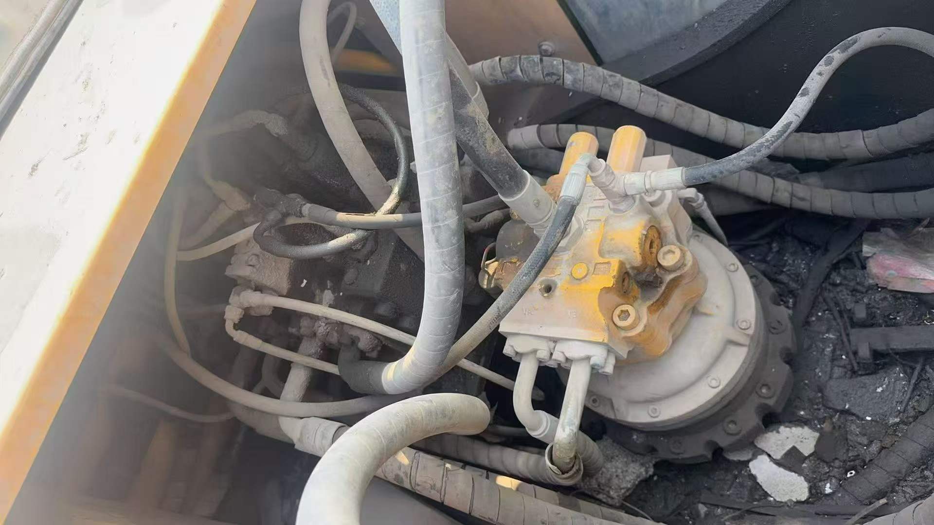 Buy Hyundai R215-7 Used Excavator / 2