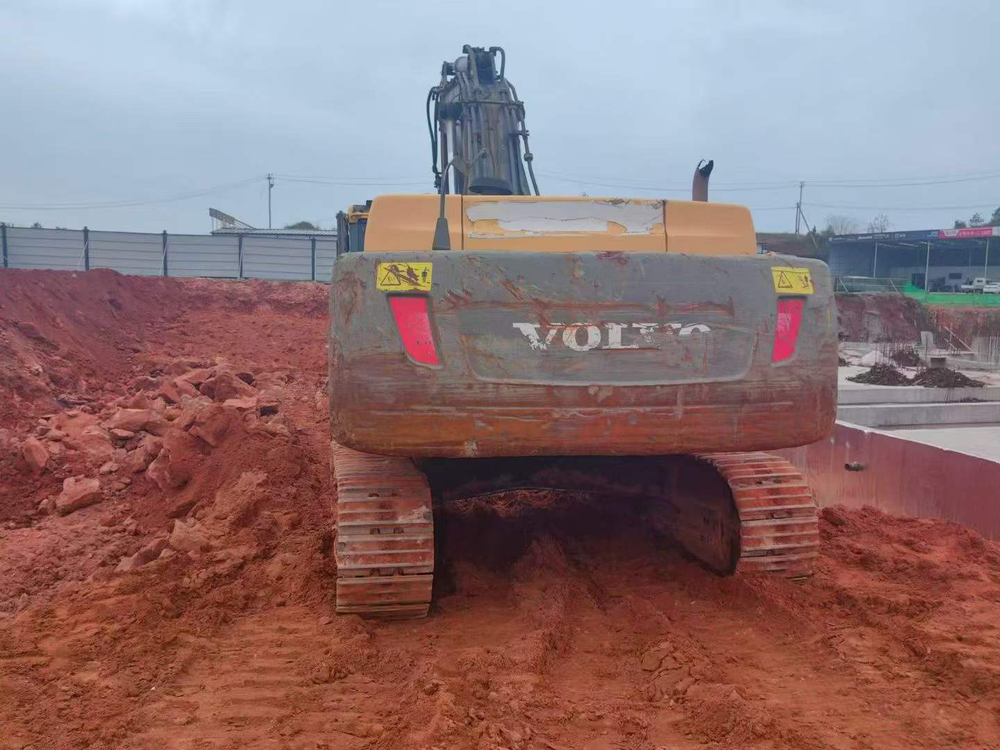 Compre Escavadeira Volvo EC480D Usada / 2