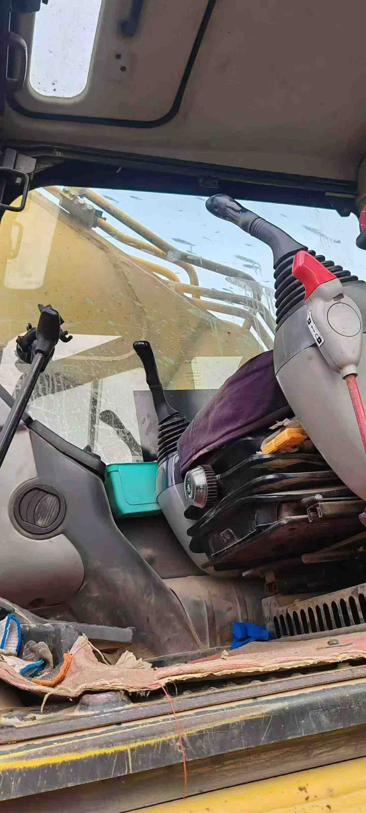 Buy Komatsu PC460LC-8 Used Excavator / 2