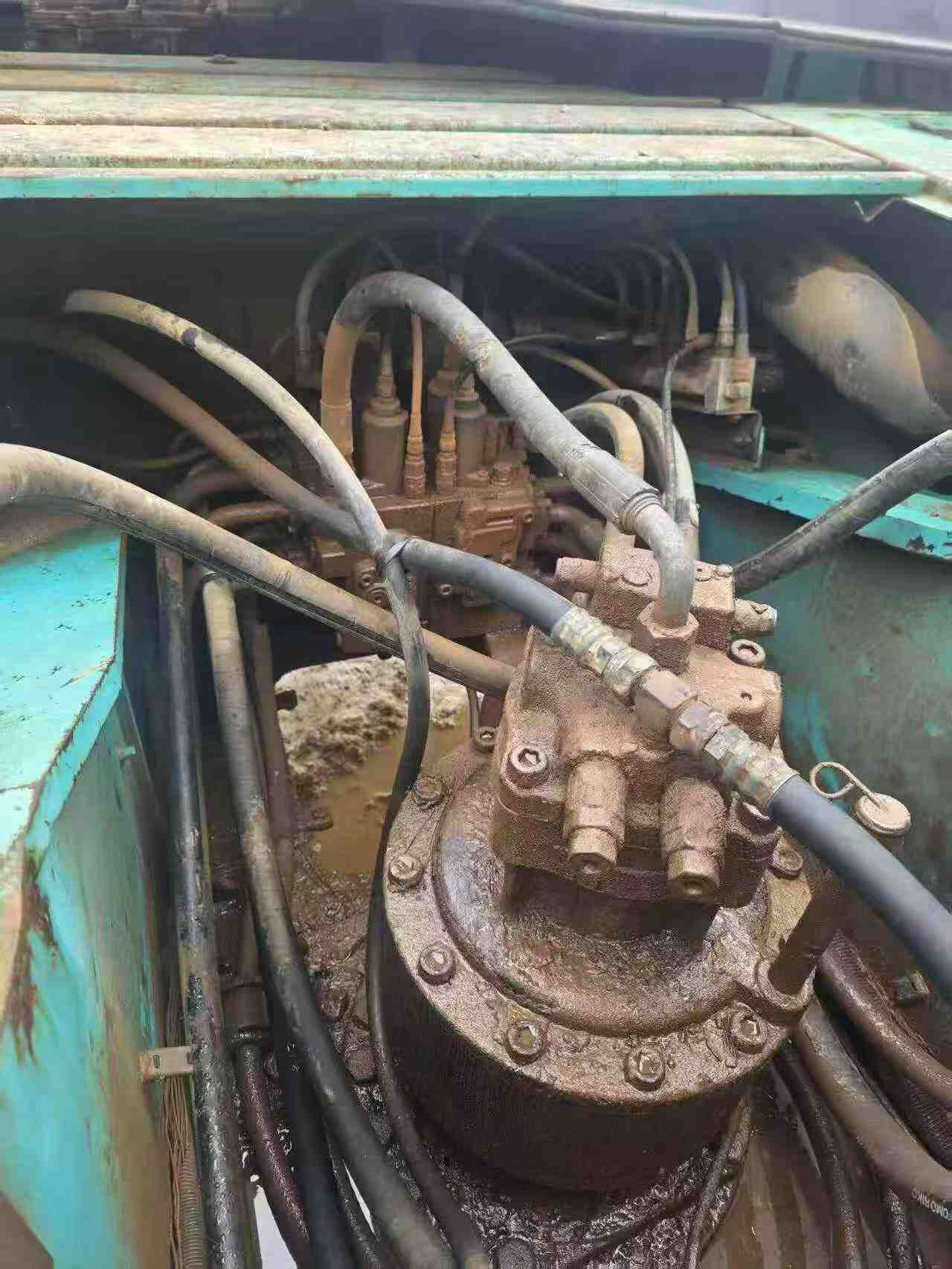 Buy Kobelco SK330 Used Excavator / 3