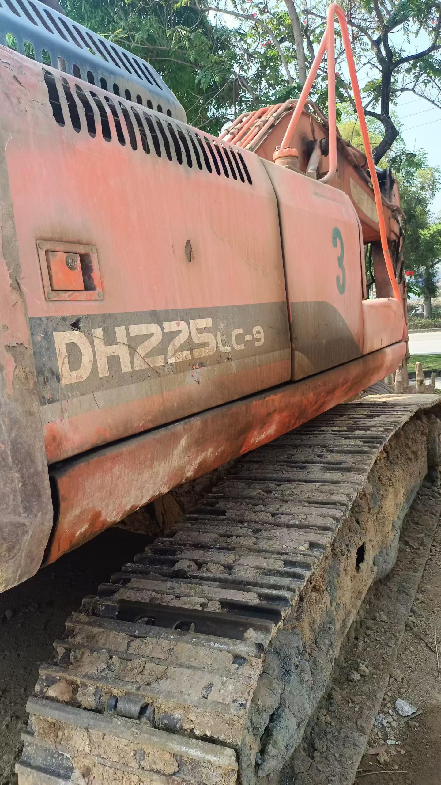 Buy Doosan DH225LC-9 Used Excavator / 3