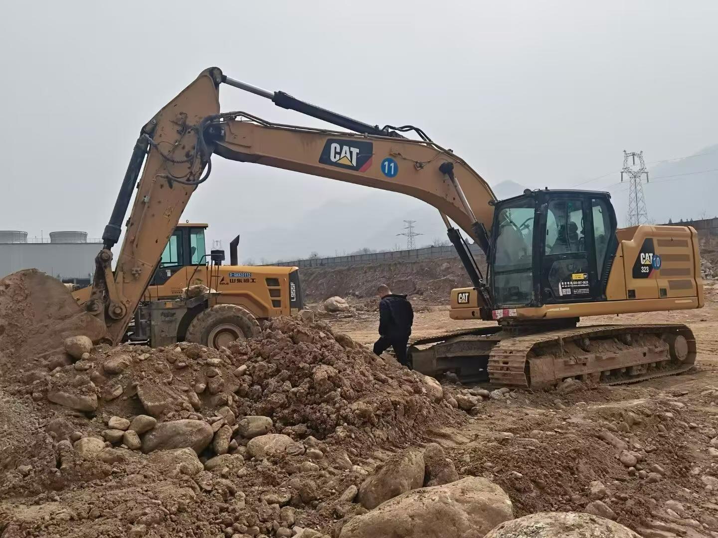 Buy Caterpillar 323 Used Excavator / 2