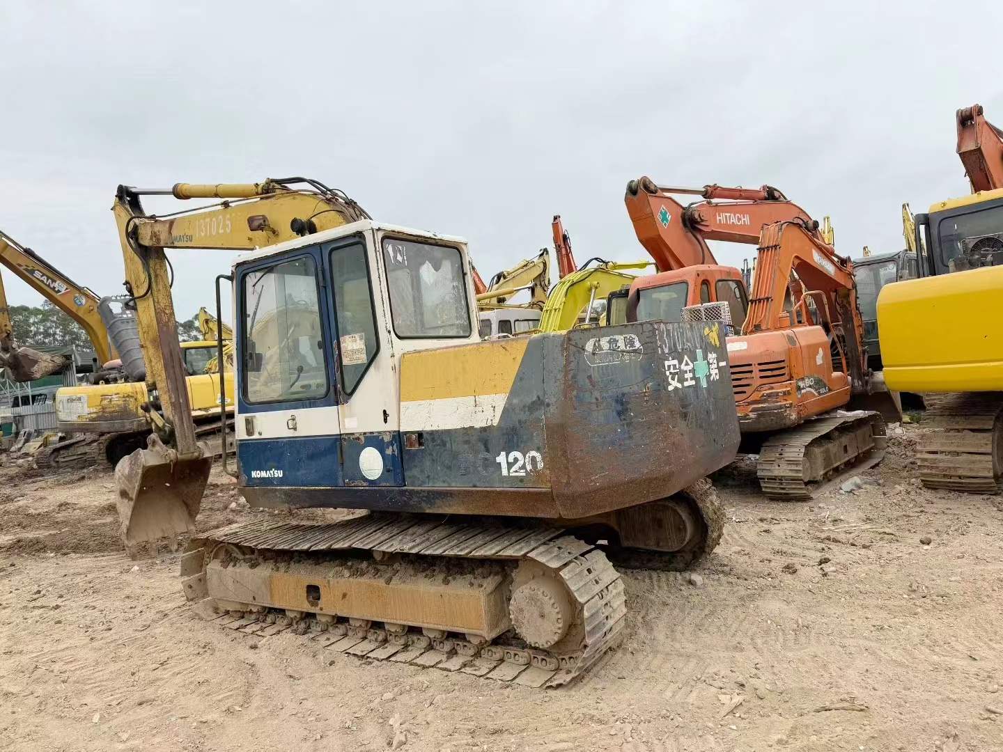 Buy Komatsu PC120-5 Used Excavator / 2