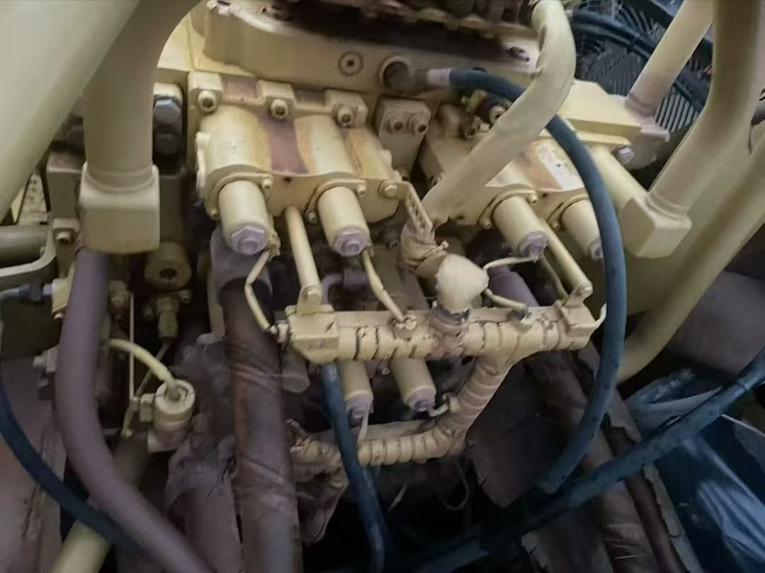 Buy Caterpillar 390DL Used Excavator / 7