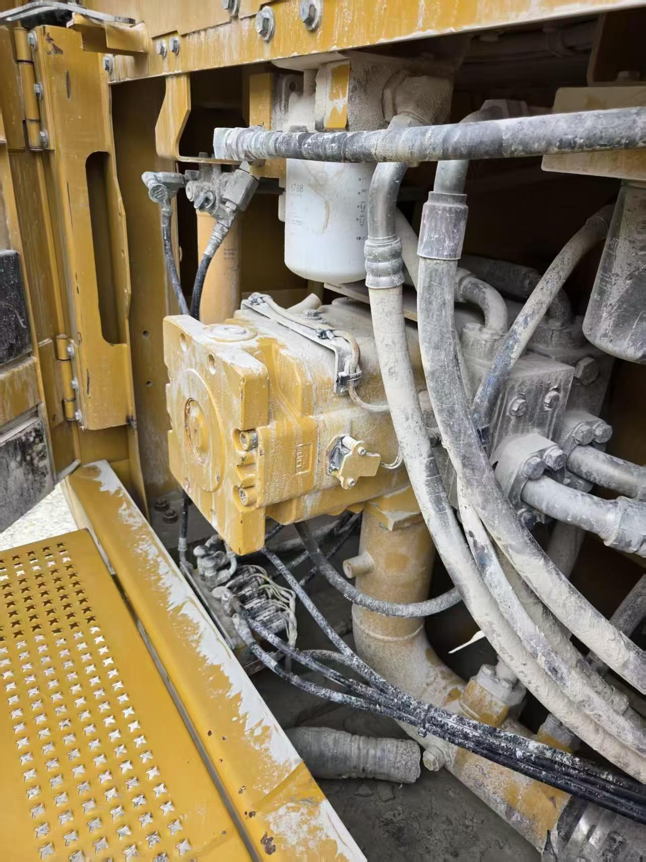 Buy Caterpillar 374D Used Excavator / 4