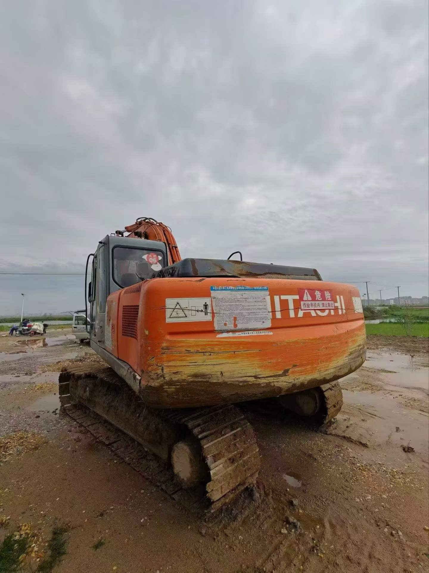 Buy Hitachi EX200 Used Excavator / 4