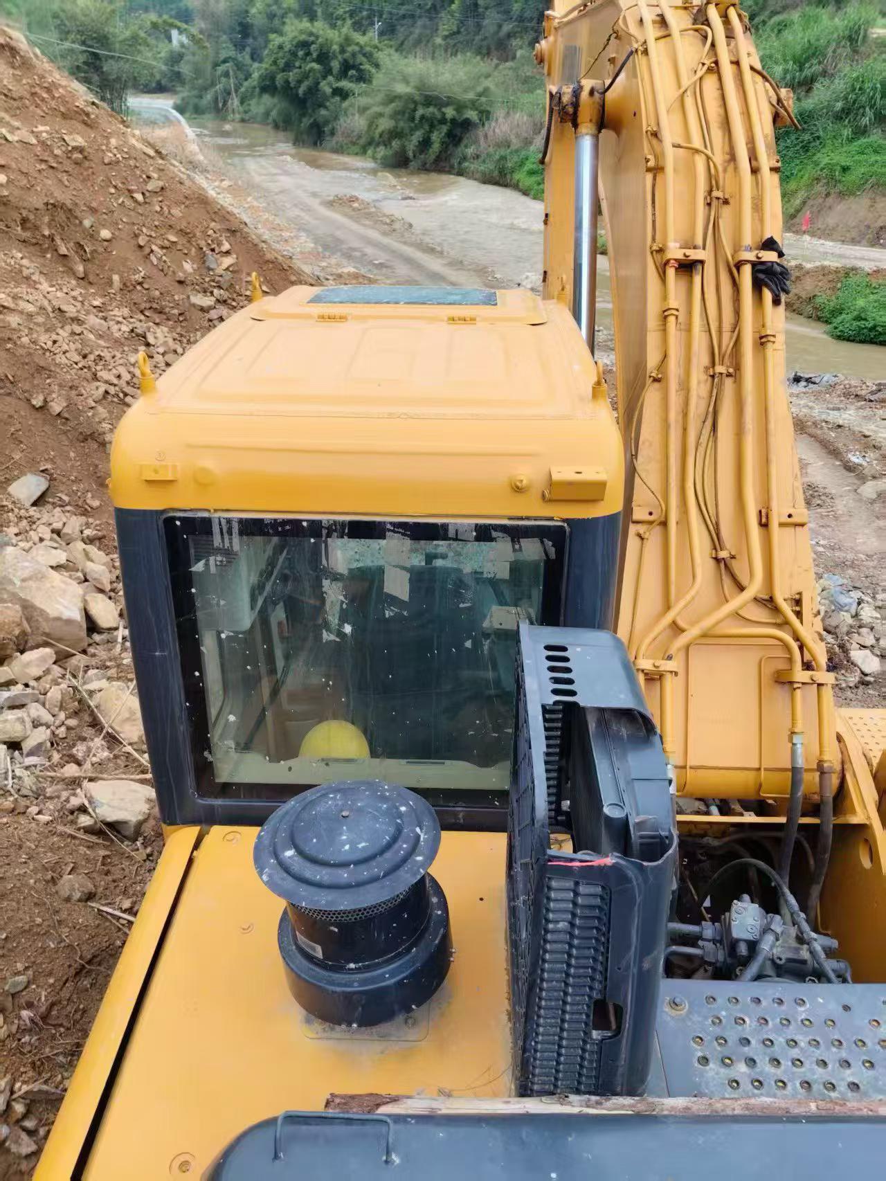 Buy XCMG XE215 Used Excavator / 3