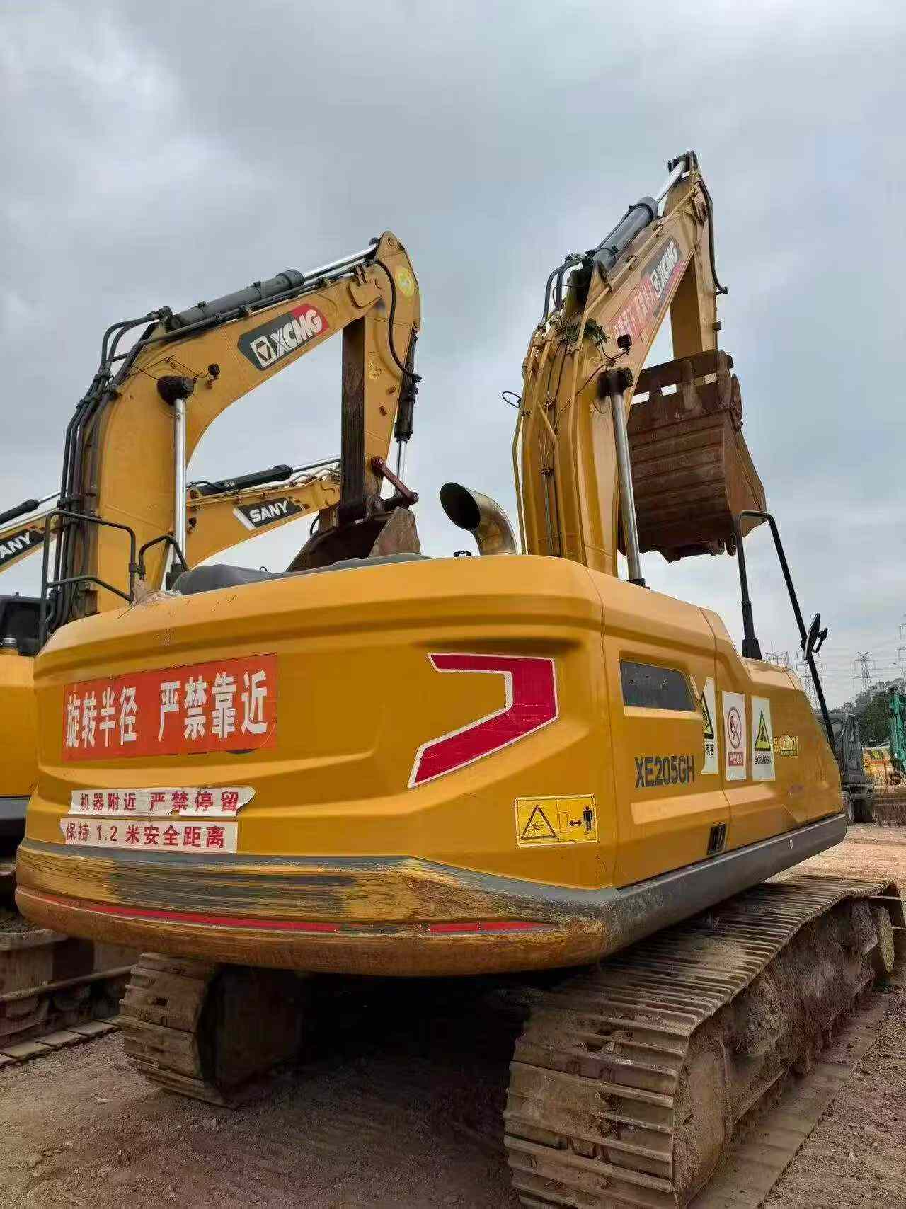 Buy XCMG XE205DA Used Excavator / 3