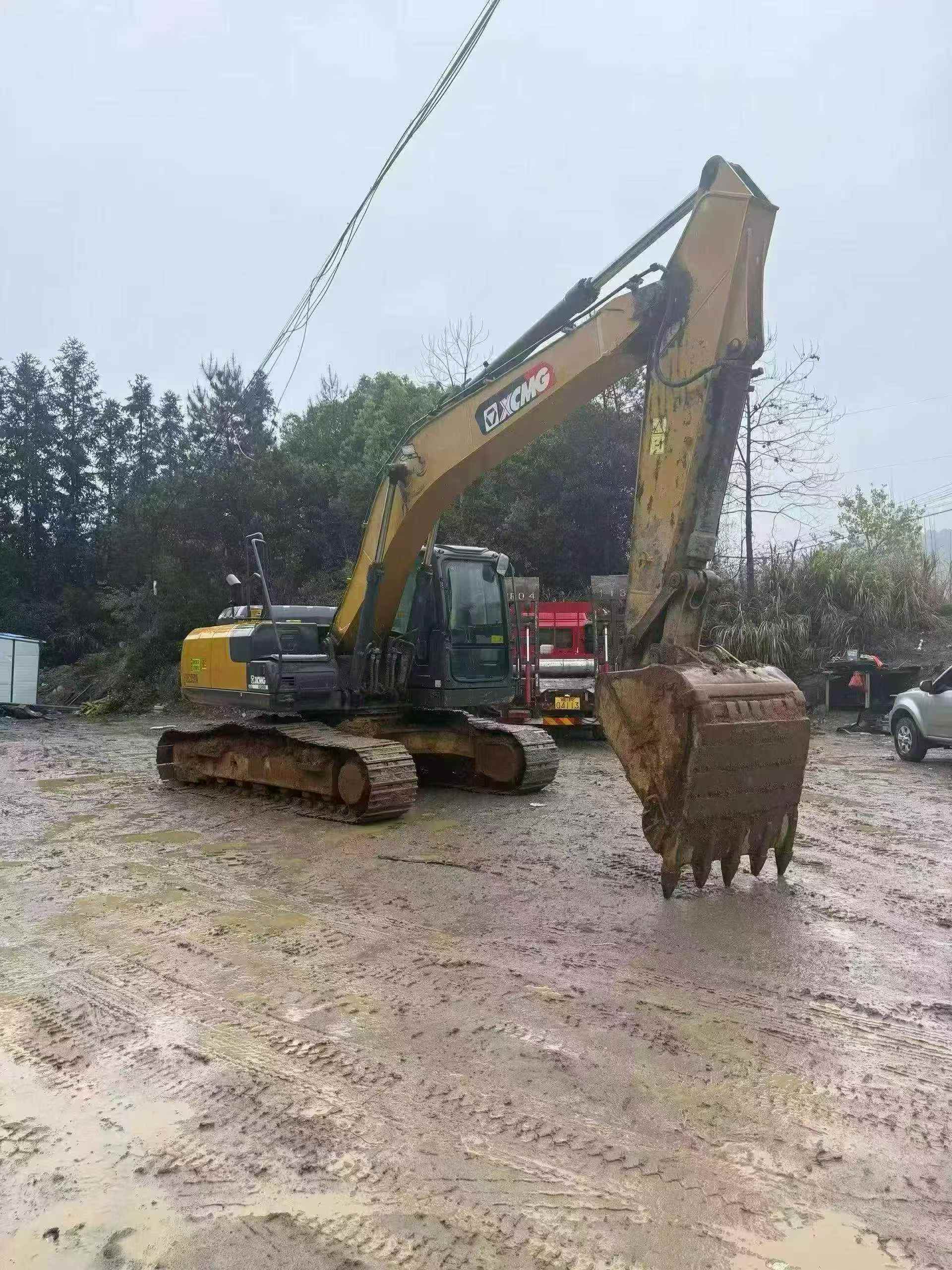 Buy XCMG XE205DA Used Excavator / 3