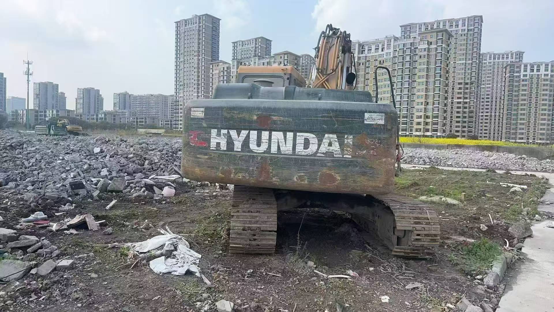 Buy Hyundai R215VS Used Excavator / 3