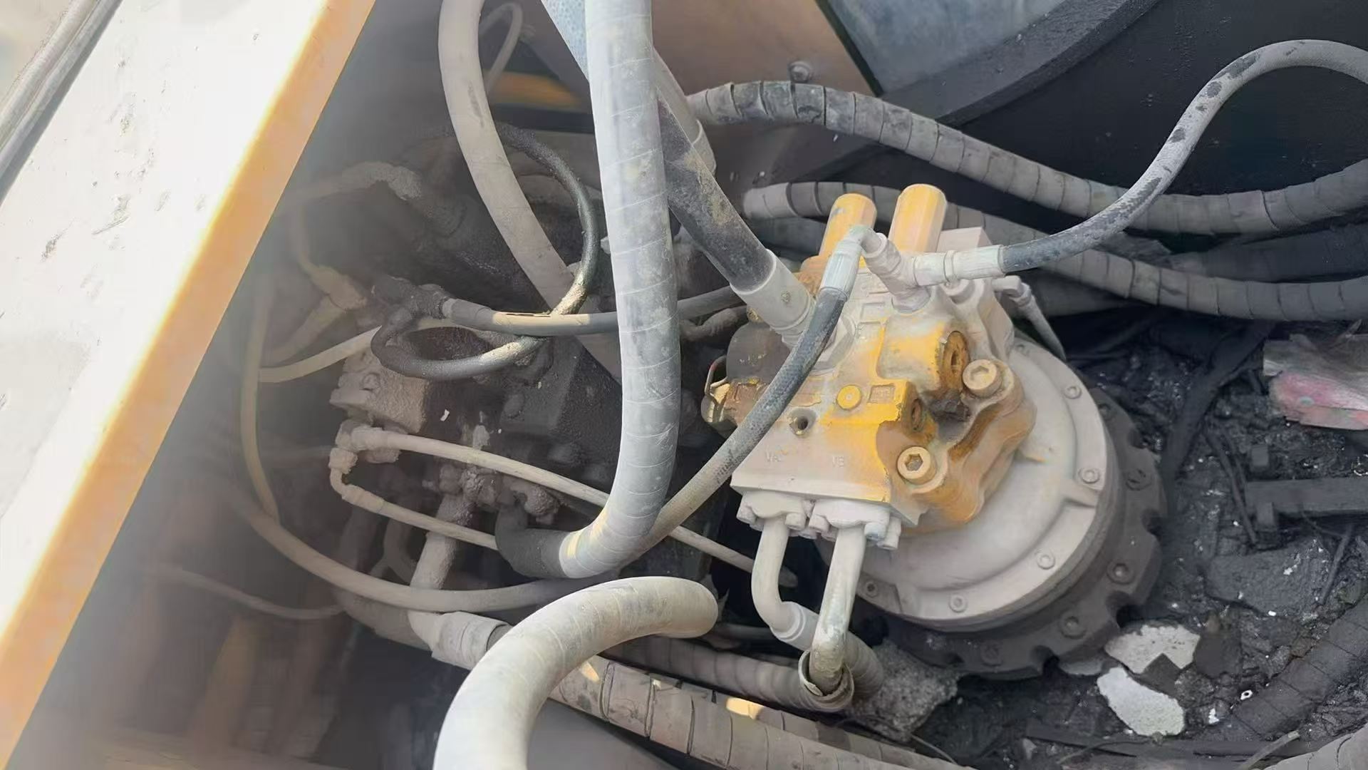 Buy Hyundai R215VS Used Excavator / 2