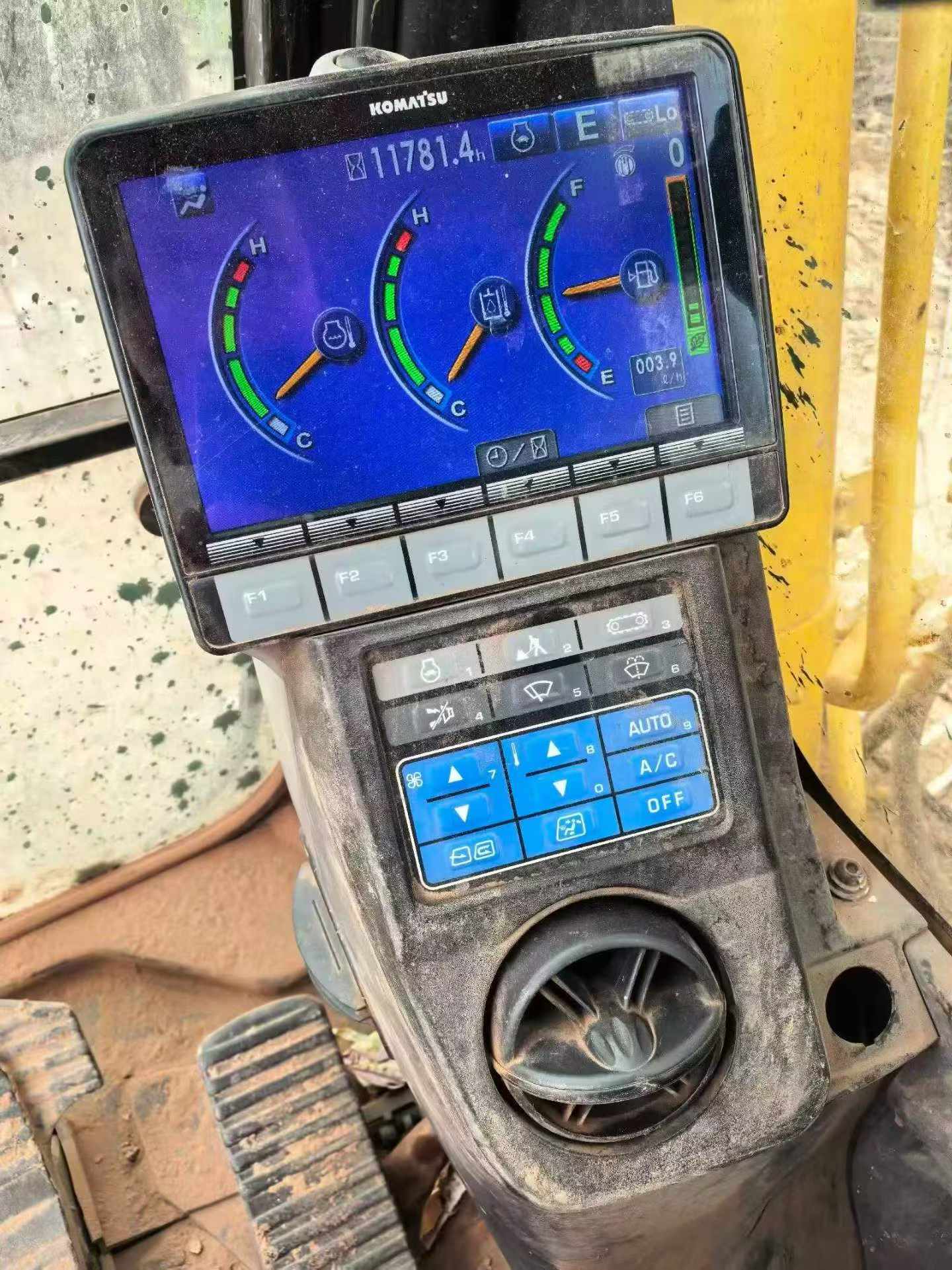 Buy Komatsu PC130 Used Excavator / 5