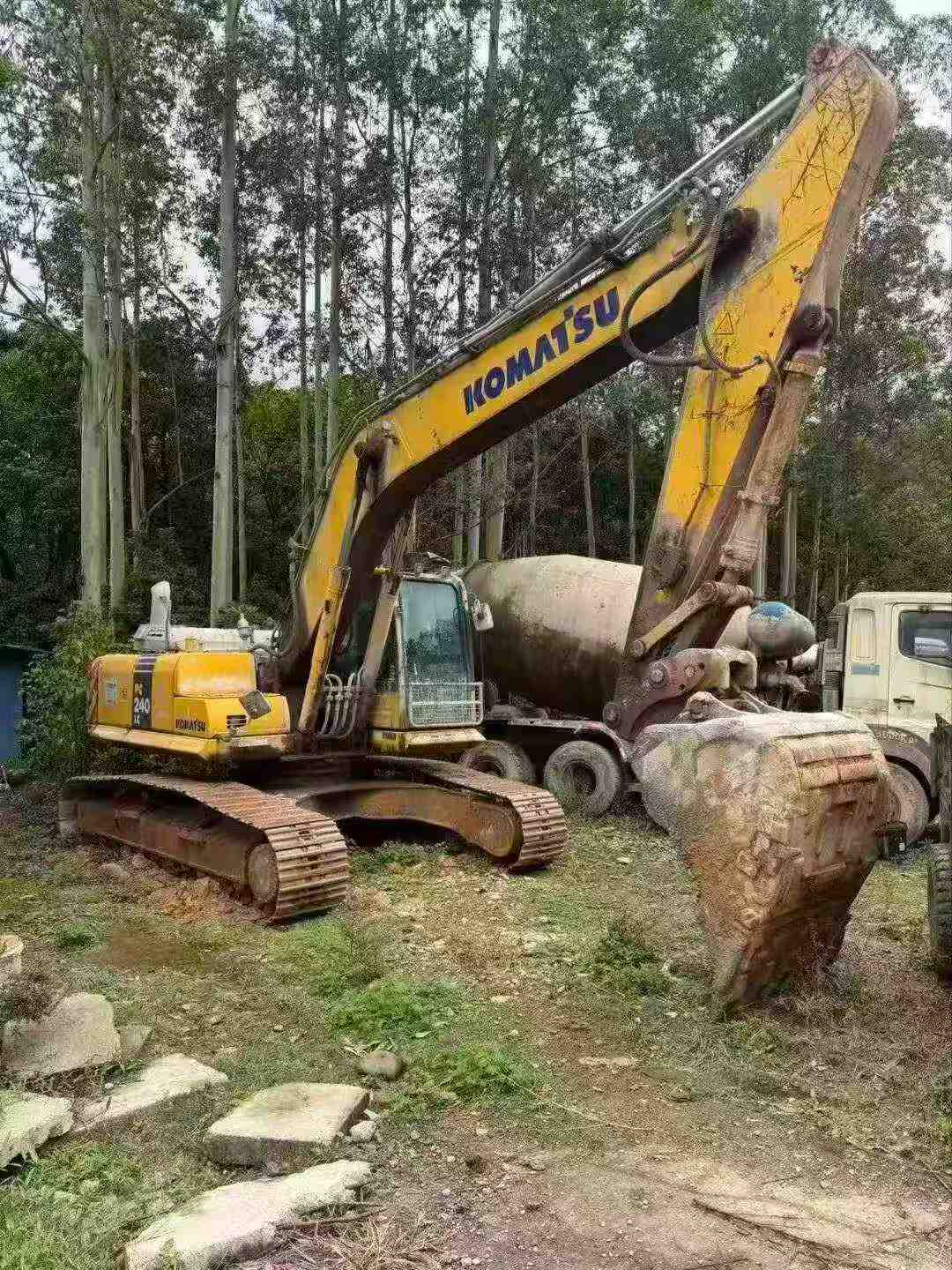 Buy Komatsu PC240-6 Used Excavator / 2