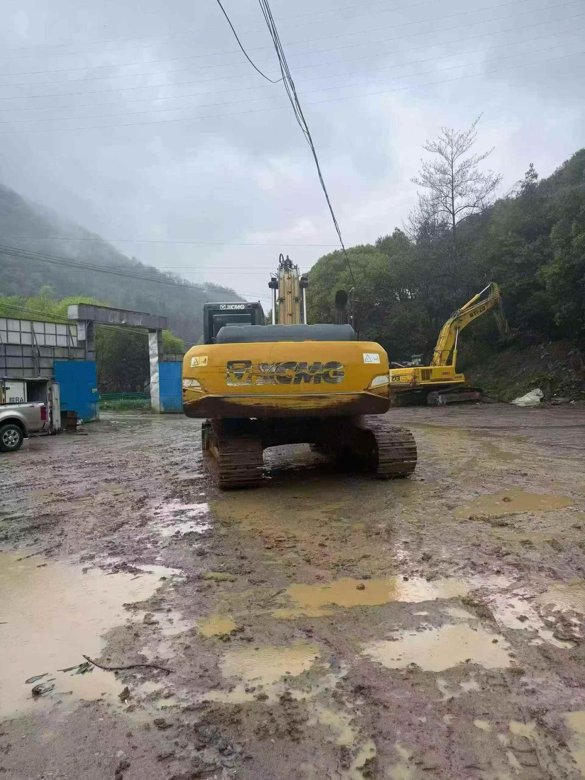 Buy XCMG XE205DA Used Excavator / 8