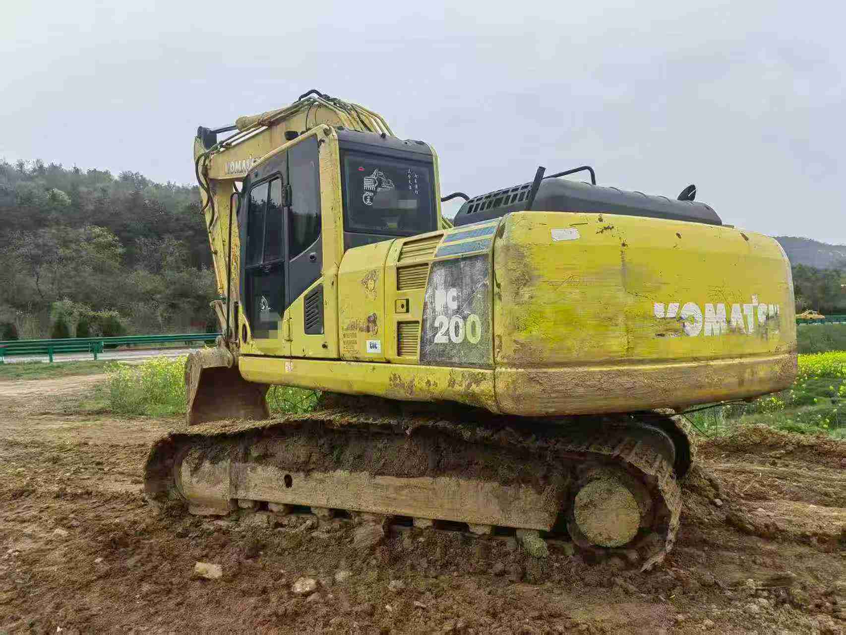 Buy Komatsu PC200 Used Excavator / 3