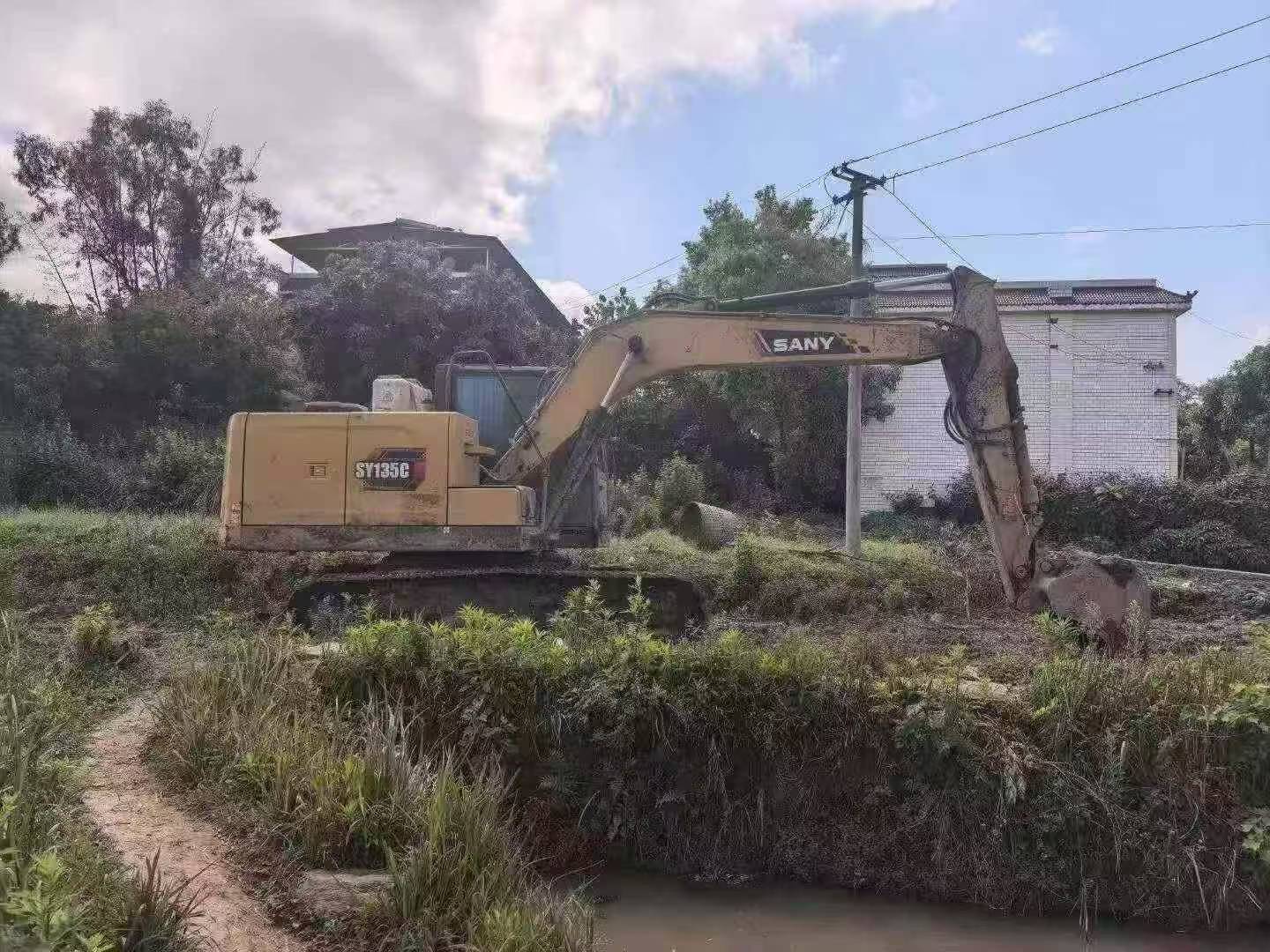 Buy Sany SY135 Used Excavator / 2