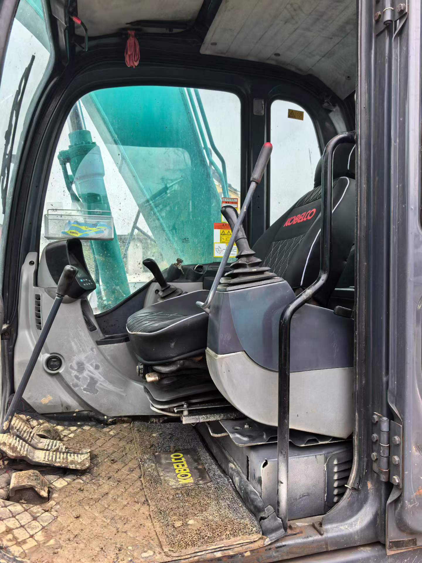 Buy Kobelco SK130 Used Excavator / 3