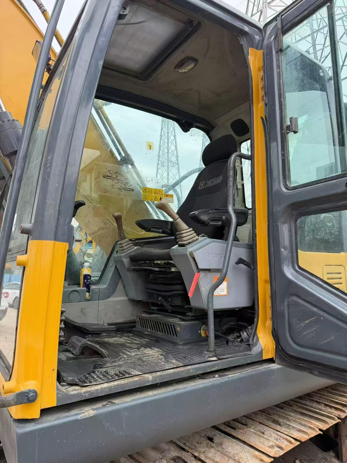 Buy XCMG XE200 Used Excavator / 7