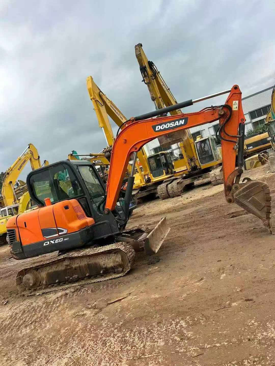Buy Doosan DH60 Used Excavator / 4