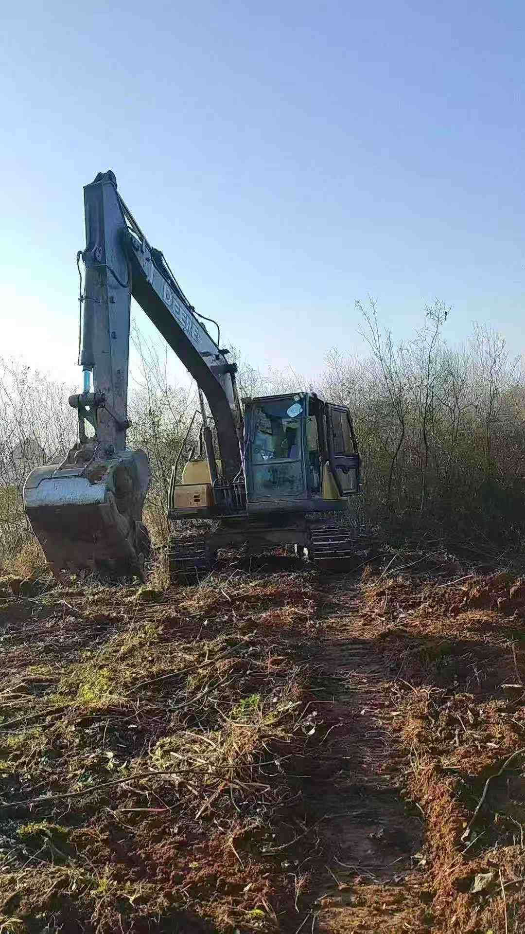 Buy JohnDeere E140LC Used Excavator / 3