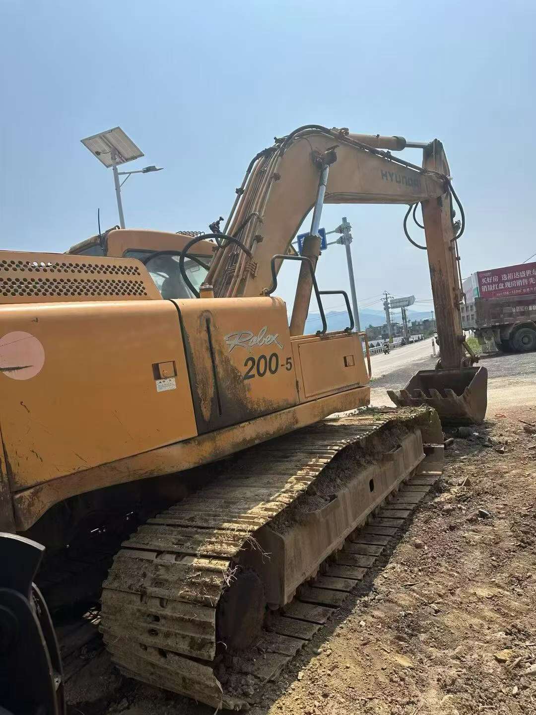 Buy Hyundai HX200 Used Excavator / 3