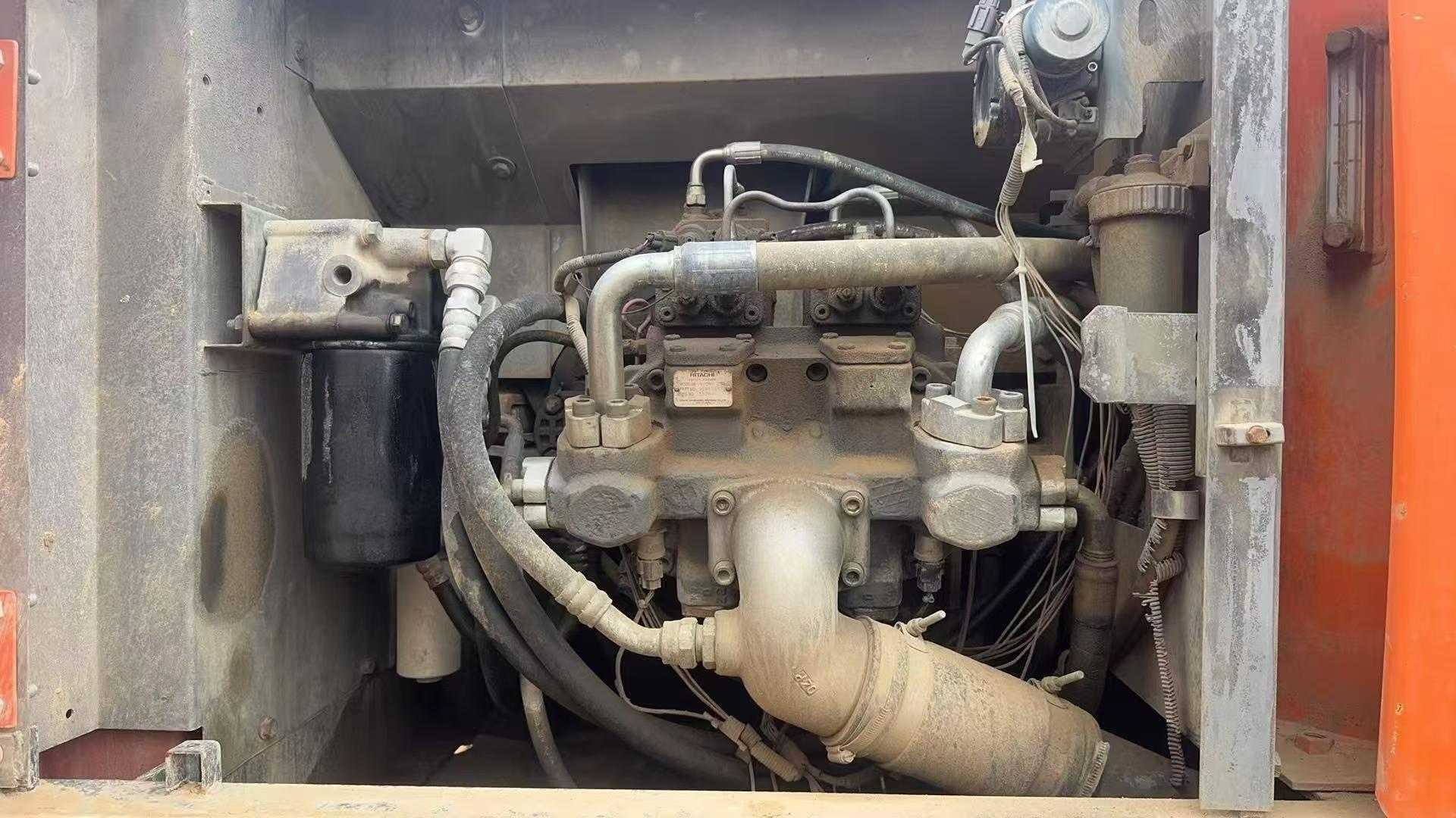 Buy Hitachi ZX200-3G Used Excavator / 4