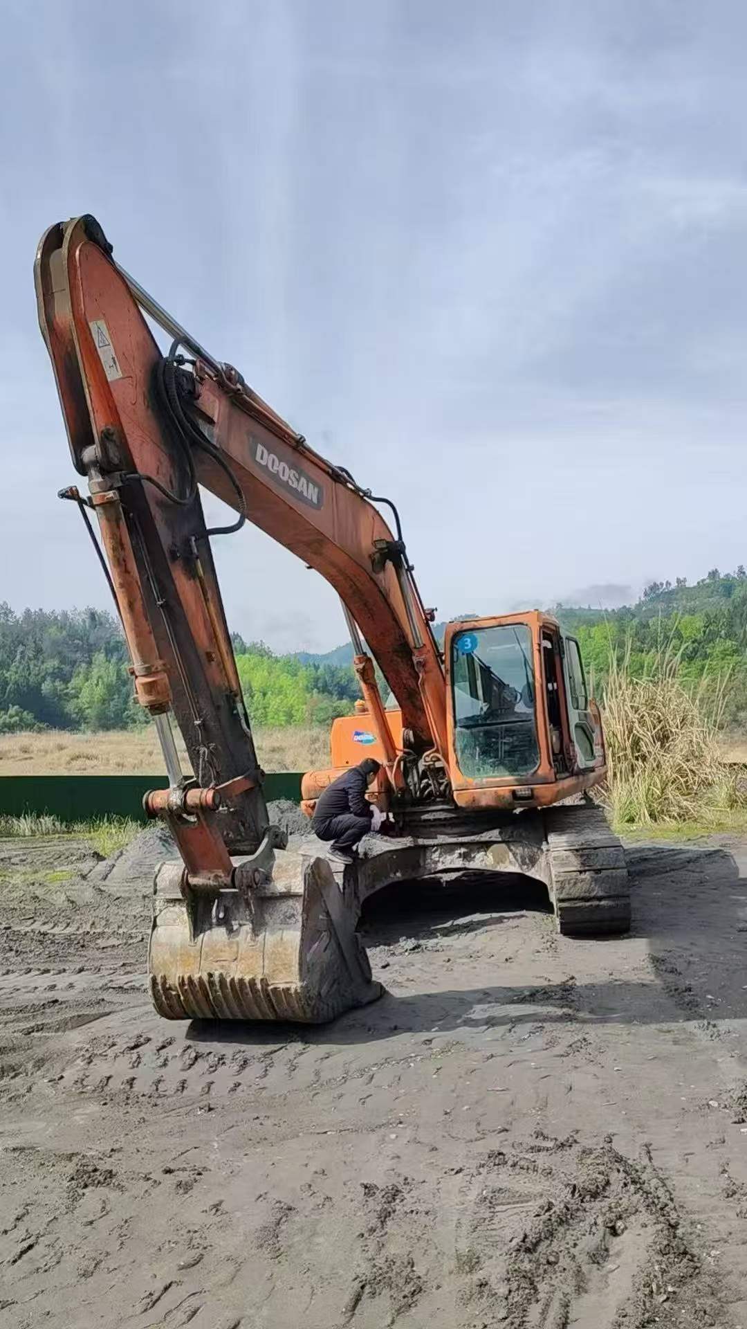 Buy Doosan S225 Used Excavator / 3