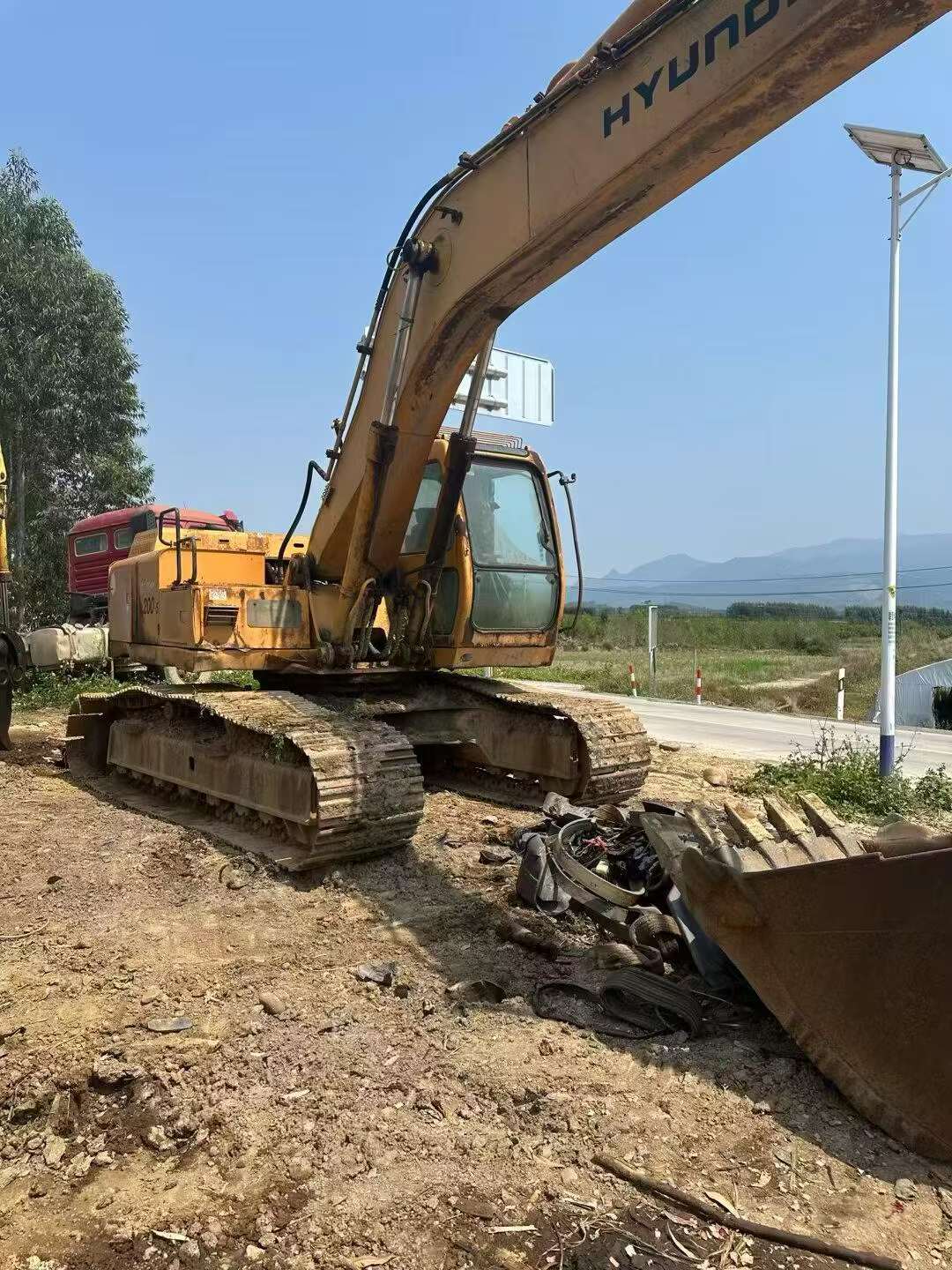 Buy Hyundai HX200 Used Excavator / 4
