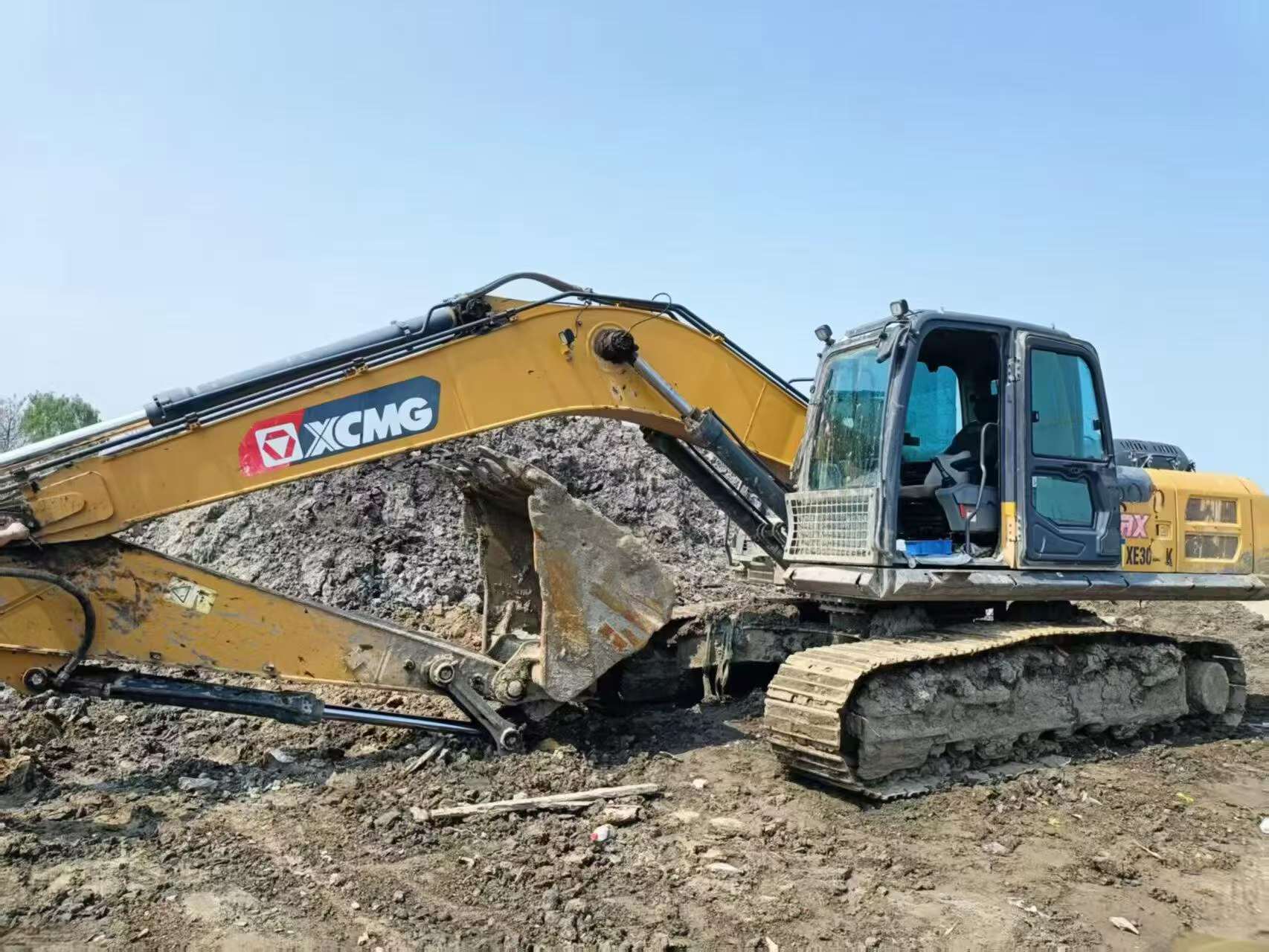Buy XCMG XE245D Used Excavator / 3