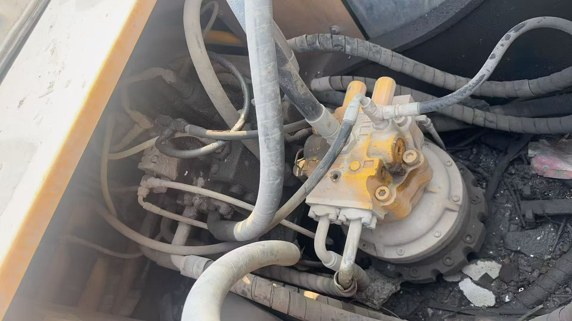 Buy Hyundai R215VS Used Excavator / 6