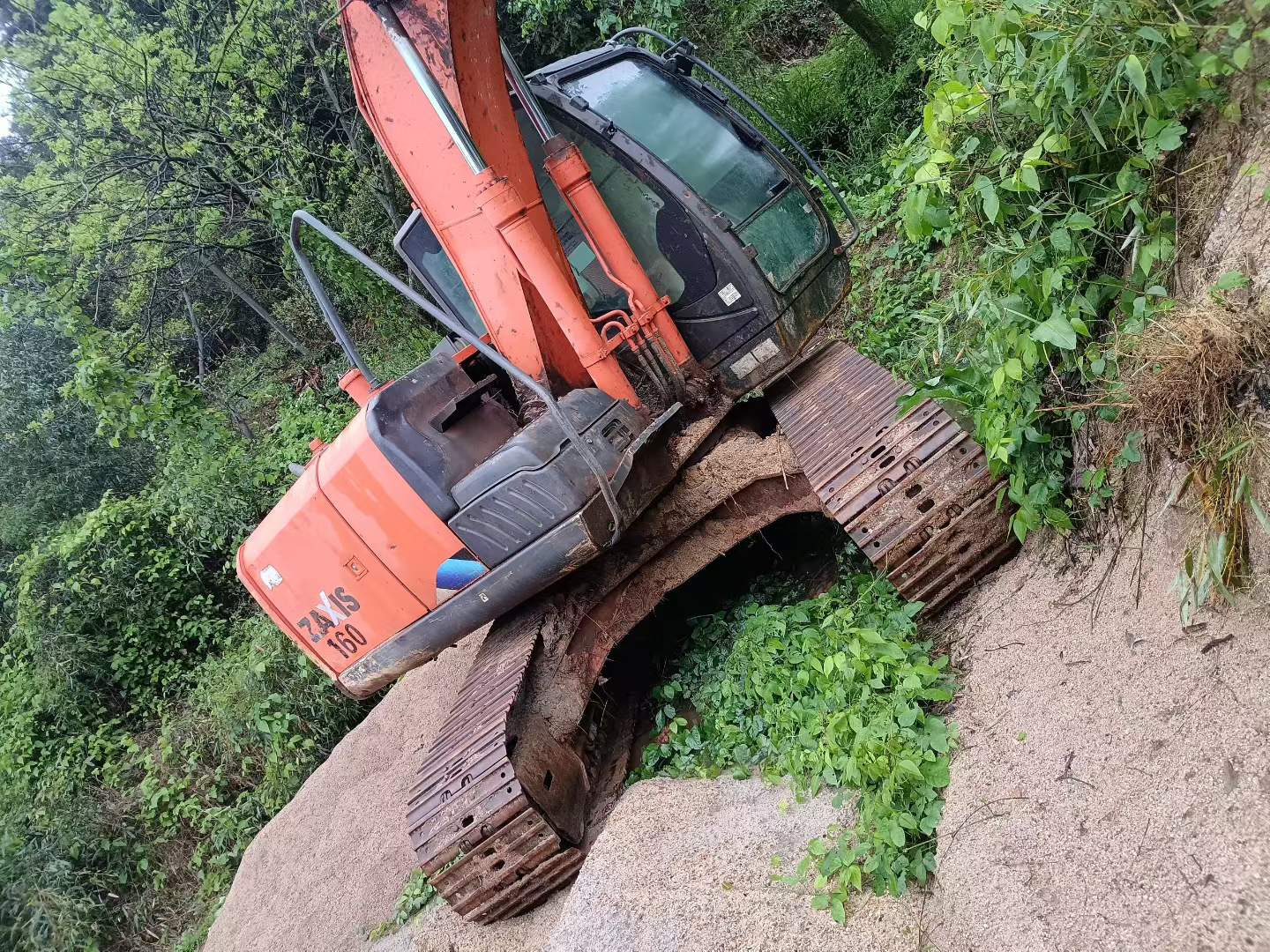 Buy Hitachi ZX130-5A Used Excavator / 6