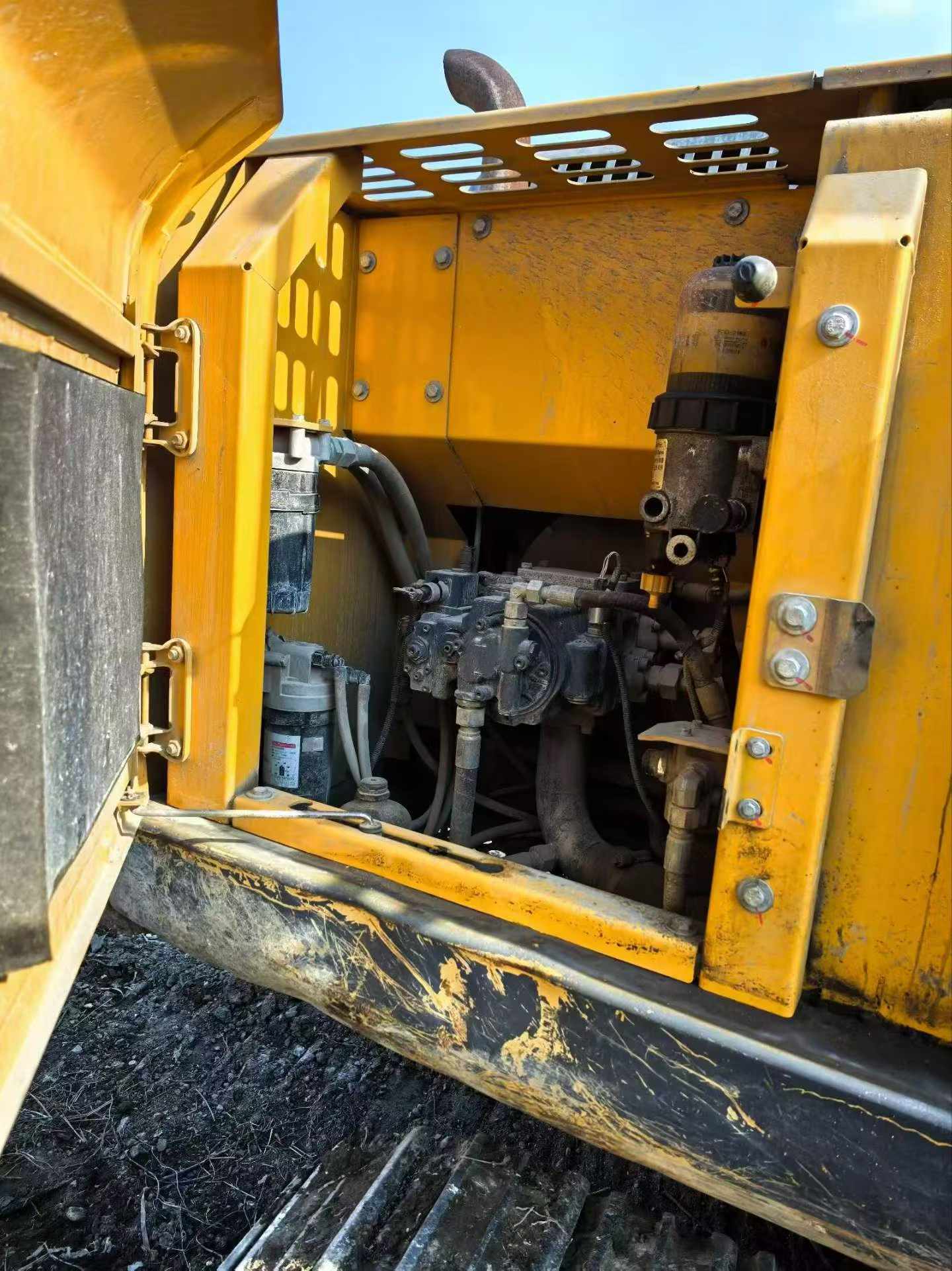 Buy XCMG XE135B Used Excavator / 2