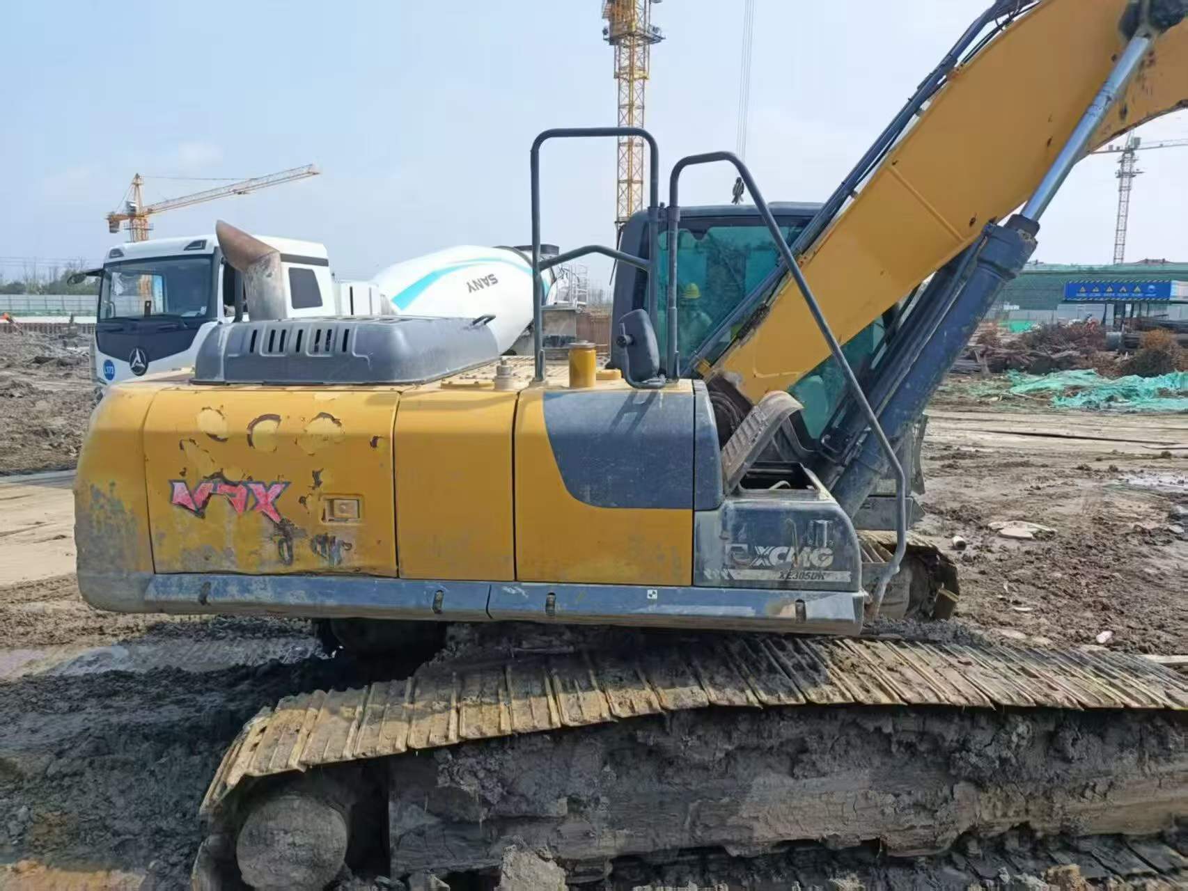 Buy XCMG XE245D Used Excavator / 4