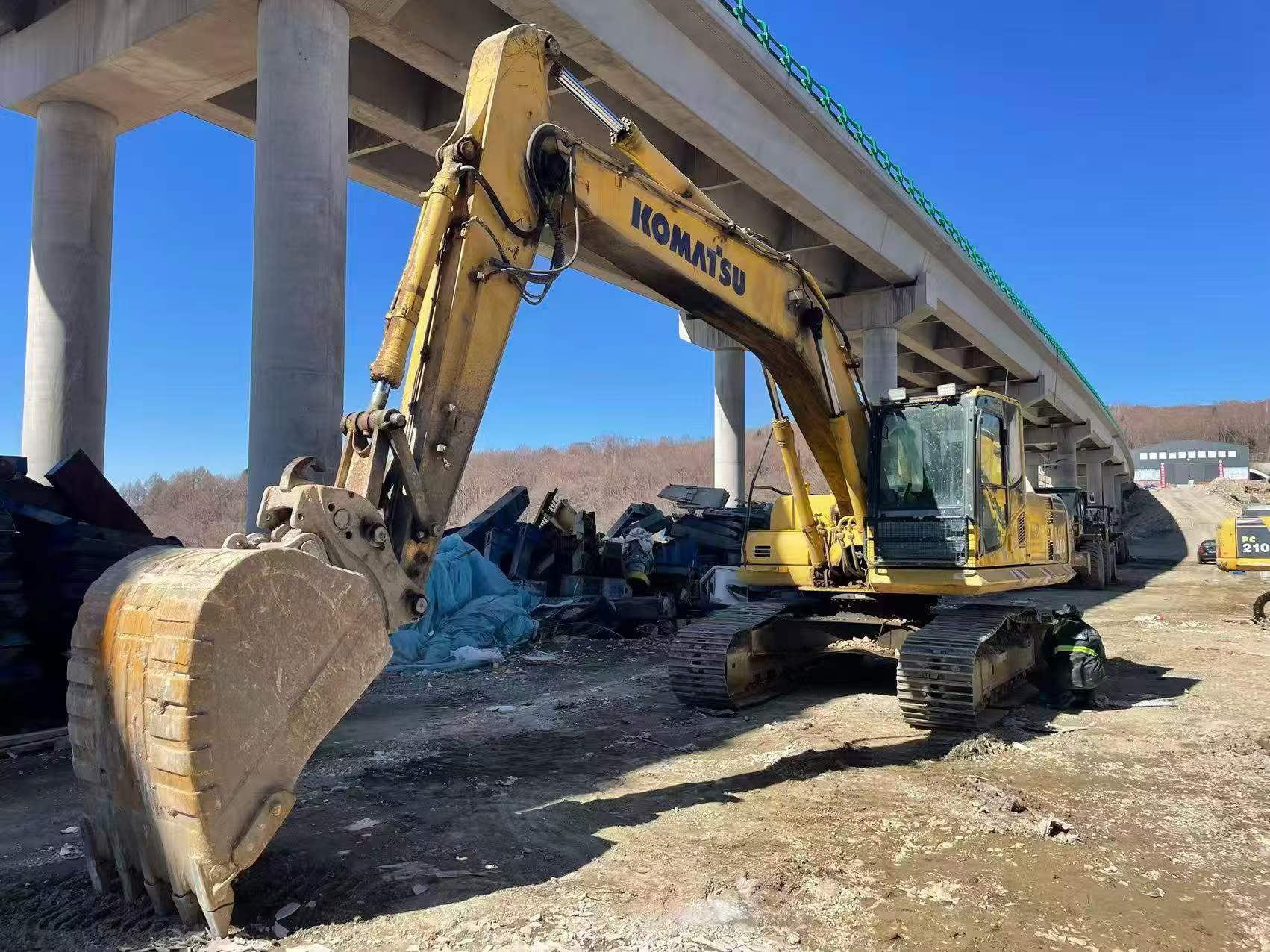 Buy Komatsu PC210 Used Excavator / 3