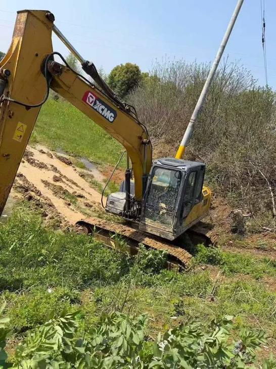 Buy XCMG XE135B Used Excavator / 1