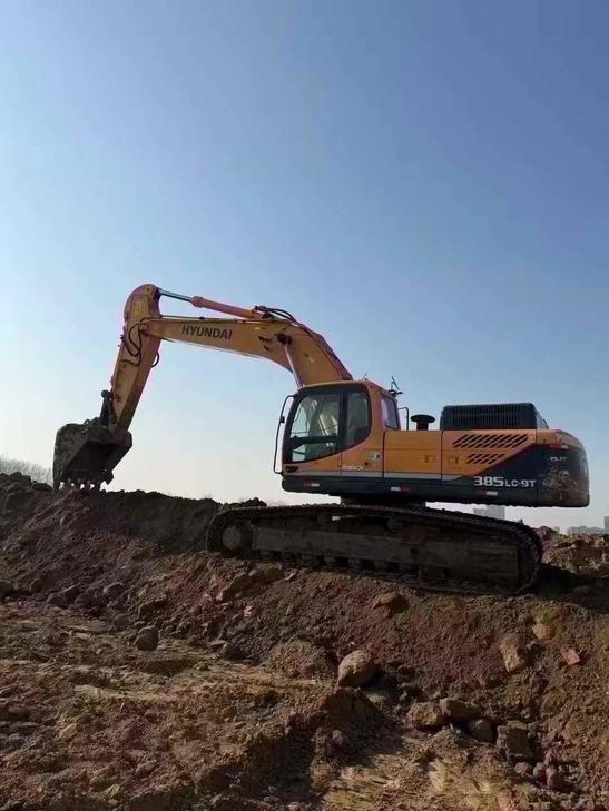 Buy Hyundai R385LVS Used Excavator / 1