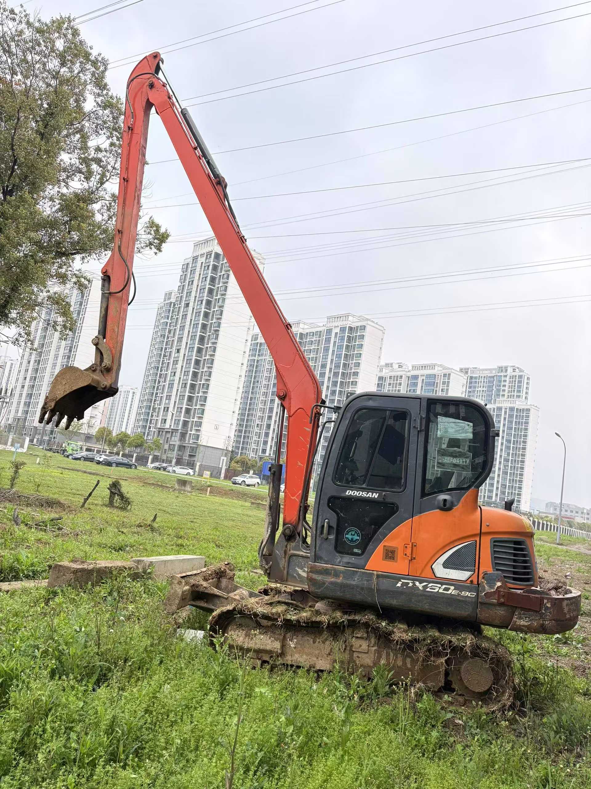 Buy Doosan DH60 Used Excavator / 2