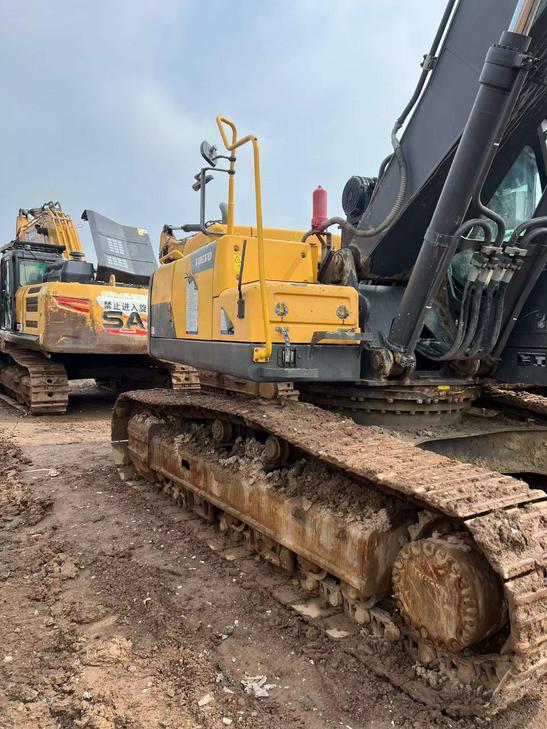 Buy Volvo L350F Used Excavator / 1