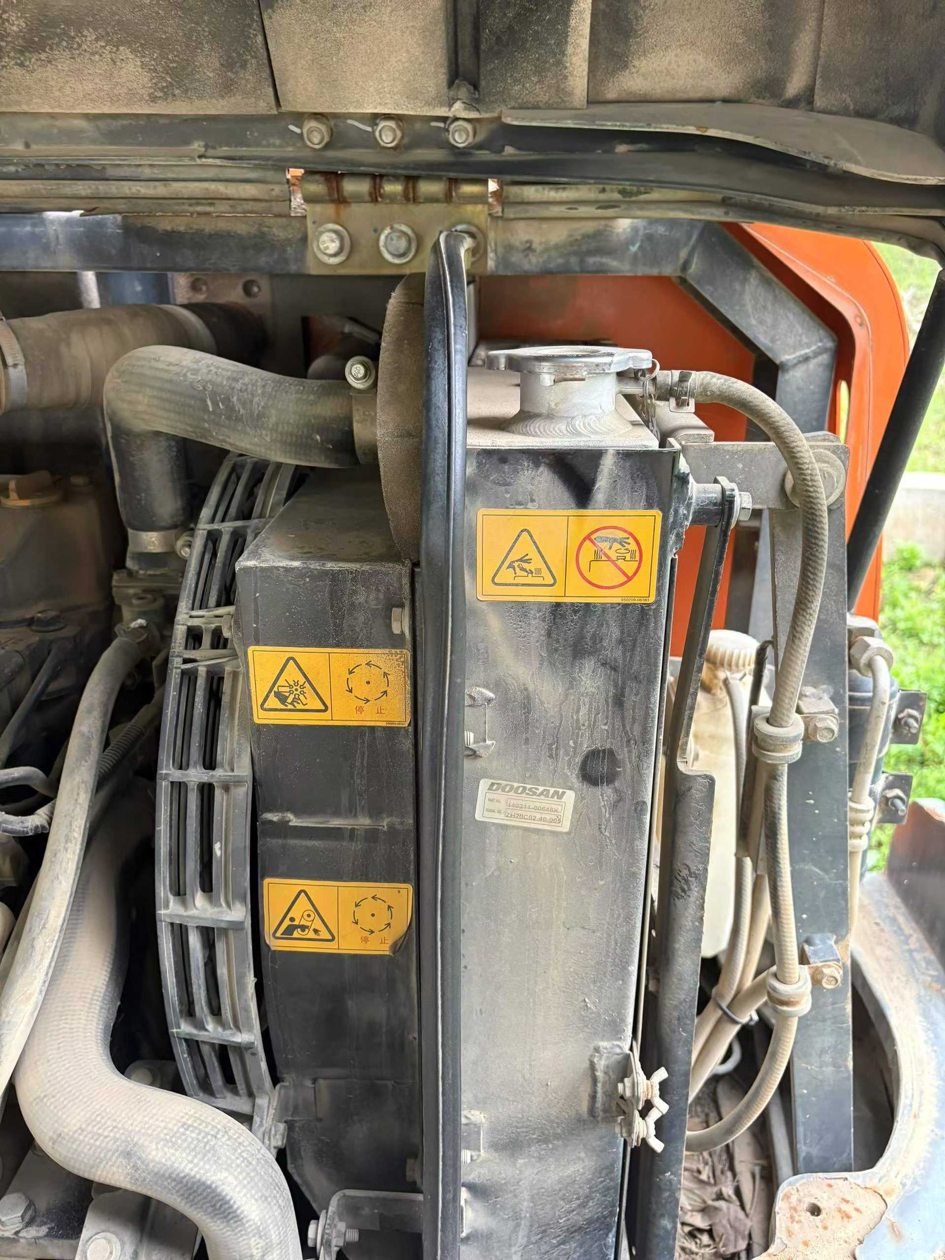 Buy Doosan DH60 Used Excavator / 9