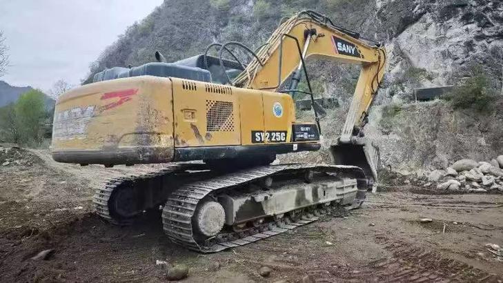 Buy Sany SY200C Used Excavator / 1
