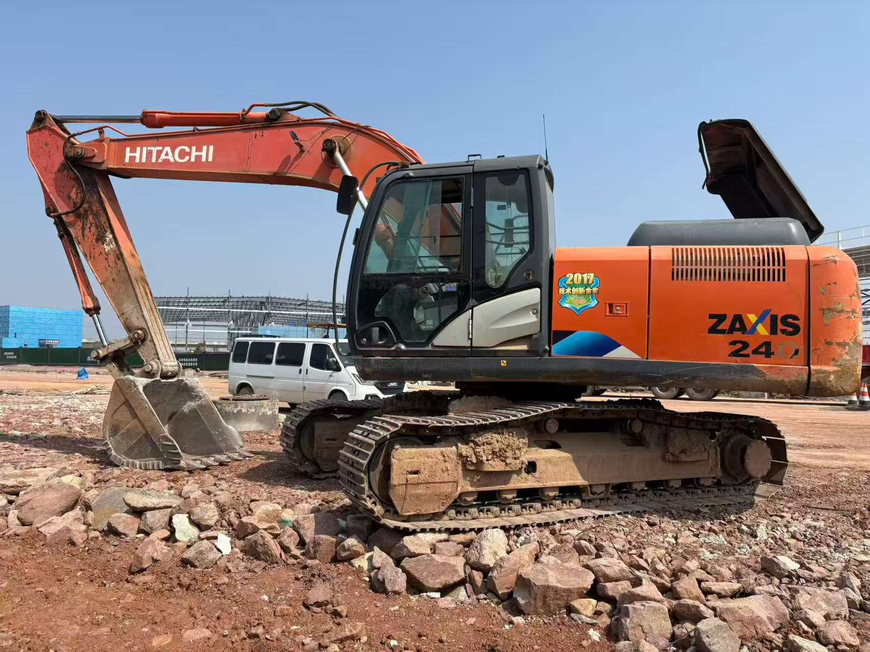Buy Hitachi ZH200-5A Used Excavator / 1