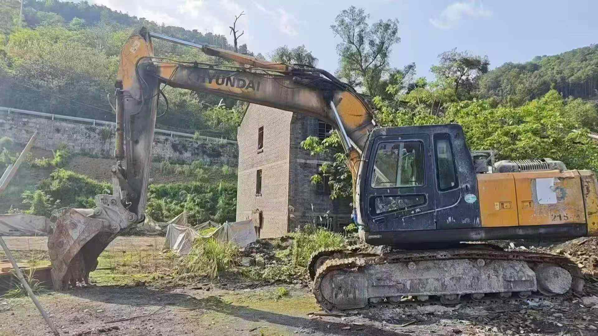 Buy Hyundai R215-7 Used Excavator / 2